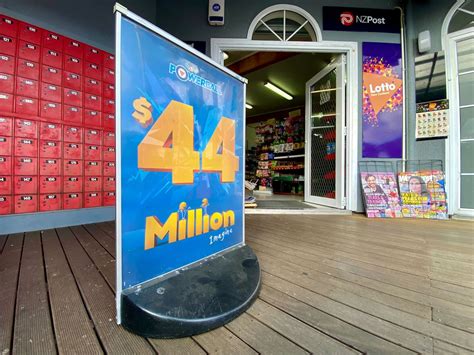 biggest lotto win nz|One ticket wins $17.25m Lotto Powerball jackpot .